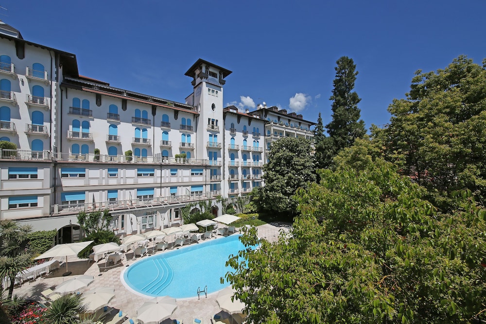 Hotel Savoy Palace — Swimming pool in Gardone Riviera, Lombardy