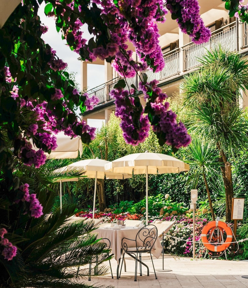 Hotel Savoy Palace — Hotel building in Gardone Riviera, Lombardy