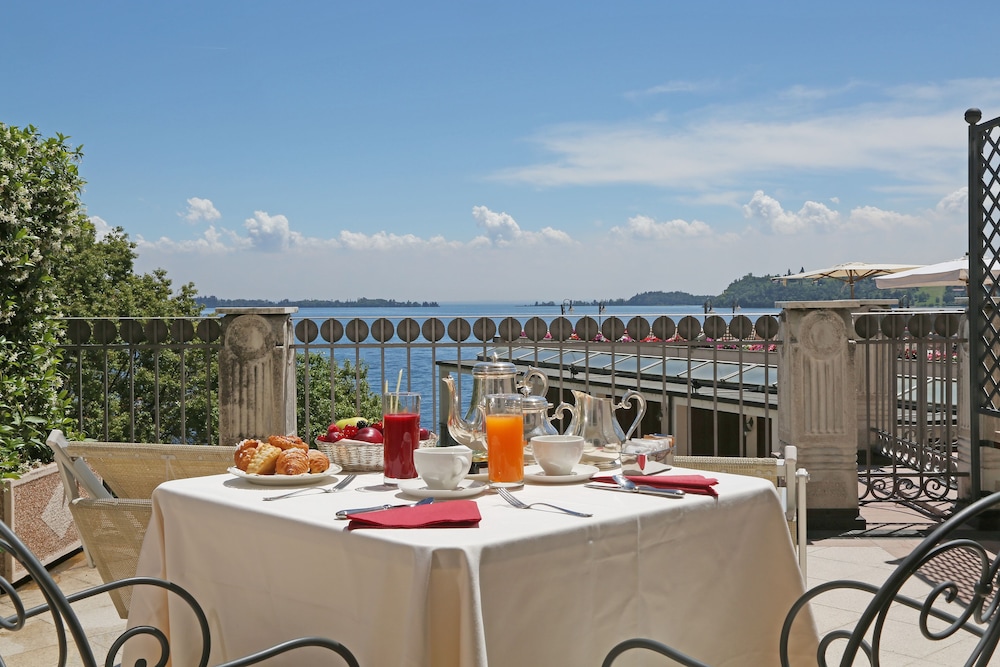 Hotel Savoy Palace — Restaurant & bars in Gardone Riviera, Lombardy