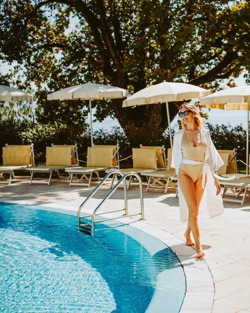 Hotel Savoy Palace — Swimming pool in Gardone Riviera, Lombardy