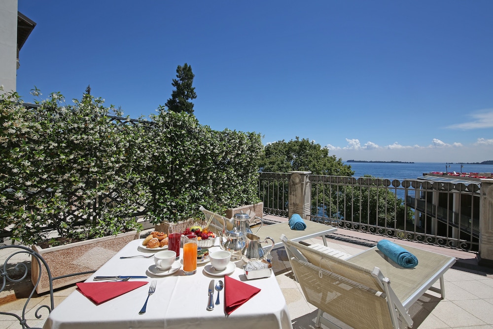 Hotel Savoy Palace — Restaurant & bars in Gardone Riviera, Lombardy