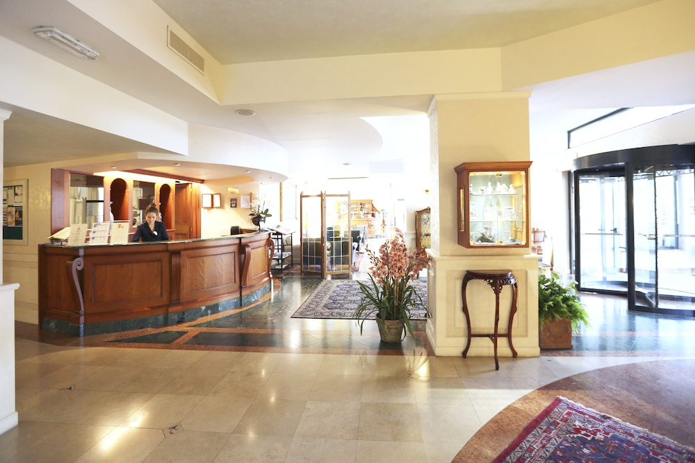 Hotel Savoy Palace — Hotel building in Gardone Riviera, Lombardy