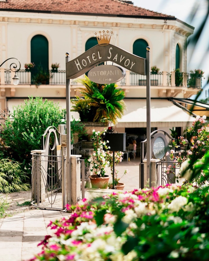Hotel Savoy Palace — Hotel building in Gardone Riviera, Lombardy