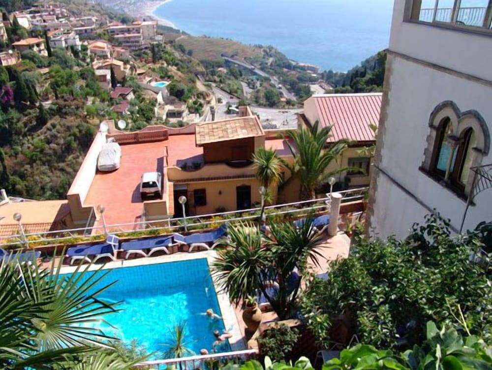 Splendid Hotel Taormina - Handwritten Collection — Swimming pool in Taormina, Sicily