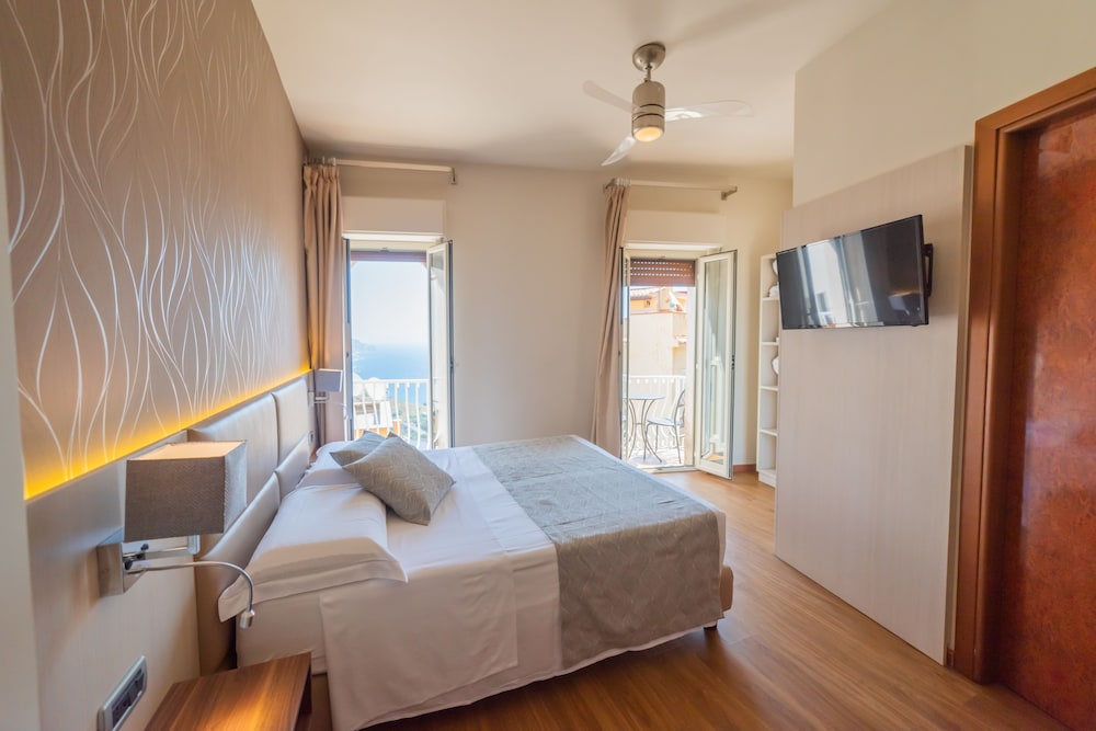 Splendid Hotel Taormina - Handwritten Collection — Hotel rooms in Taormina, Sicily