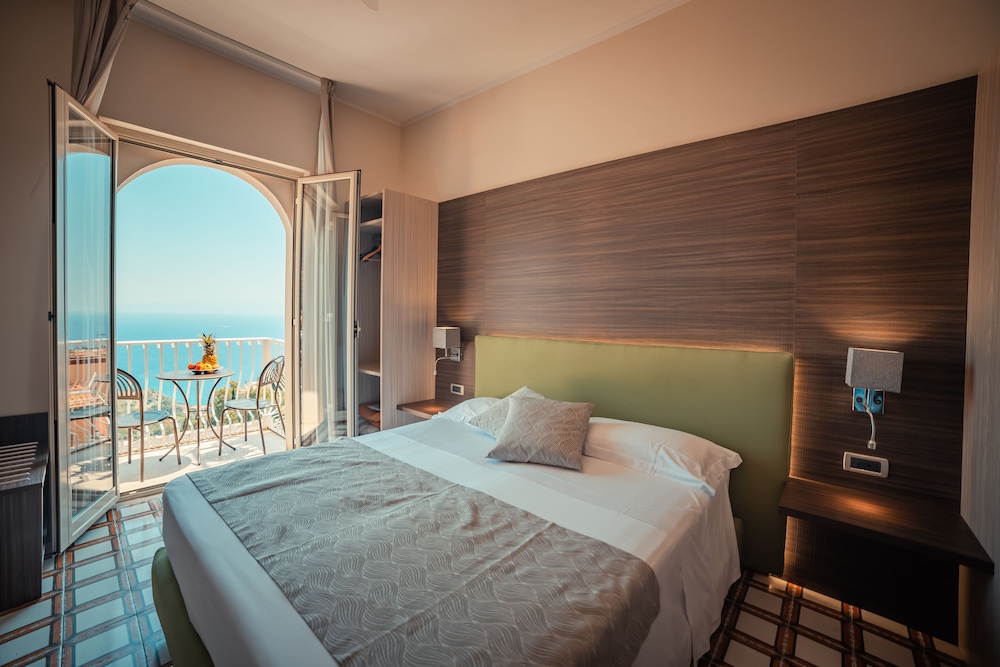 Splendid Hotel Taormina - Handwritten Collection — Hotel rooms in Taormina, Sicily