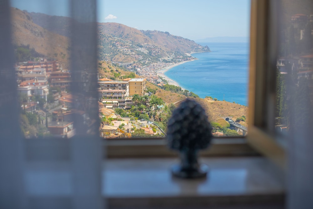 Splendid Hotel Taormina - Handwritten Collection — Hotel rooms in Taormina, Sicily