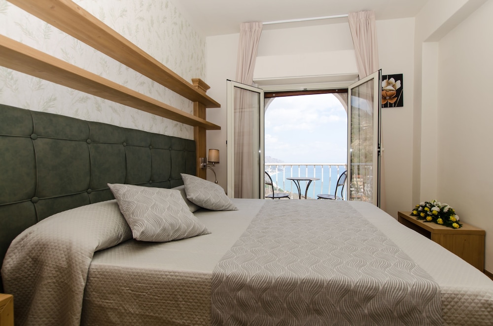 Splendid Hotel Taormina - Handwritten Collection — Hotel rooms in Taormina, Sicily