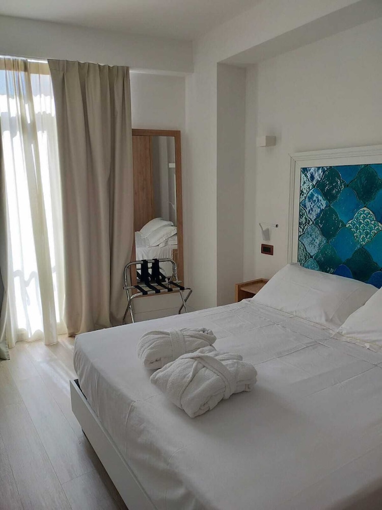 Splendid Hotel Taormina - Handwritten Collection — Hotel rooms in Taormina, Sicily