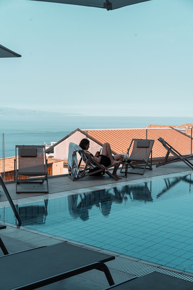 Splendid Hotel Taormina - Handwritten Collection — Swimming pool in Taormina, Sicily