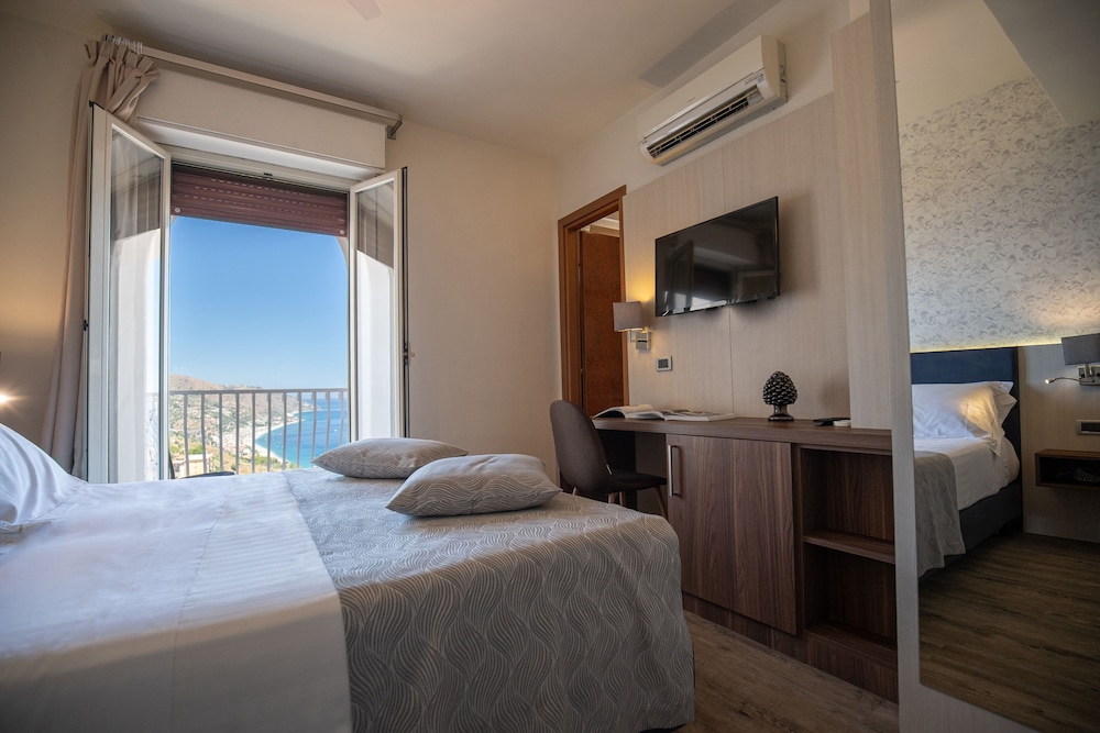 Splendid Hotel Taormina - Handwritten Collection — Hotel rooms in Taormina, Sicily