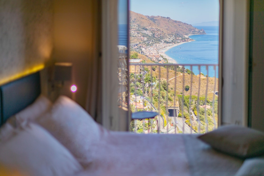 Splendid Hotel Taormina - Handwritten Collection — Hotel rooms in Taormina, Sicily