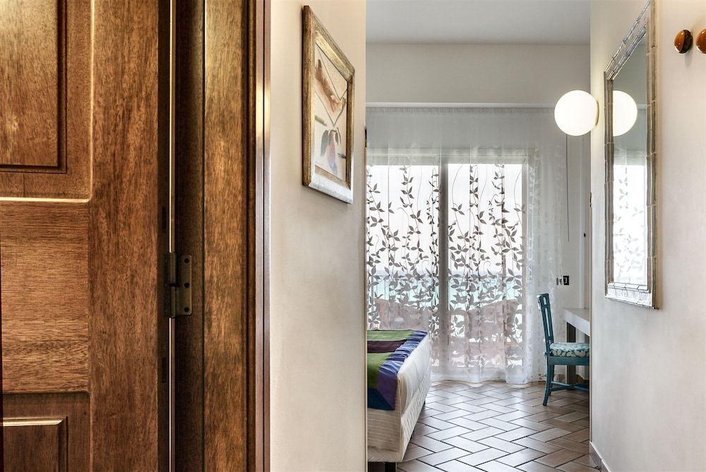 Hotel Stella Maris — Hotel rooms in Villasimius, Sardinia