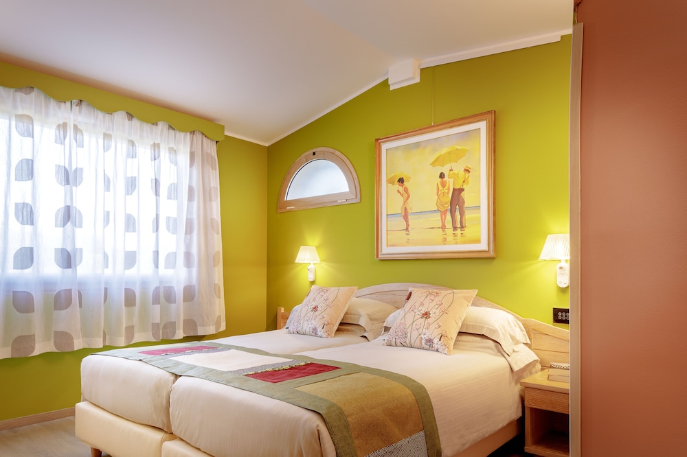 Hotel Stella Maris — Hotel rooms in Villasimius, Sardinia