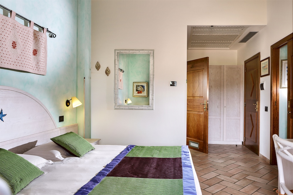 Hotel Stella Maris — Hotel rooms in Villasimius, Sardinia