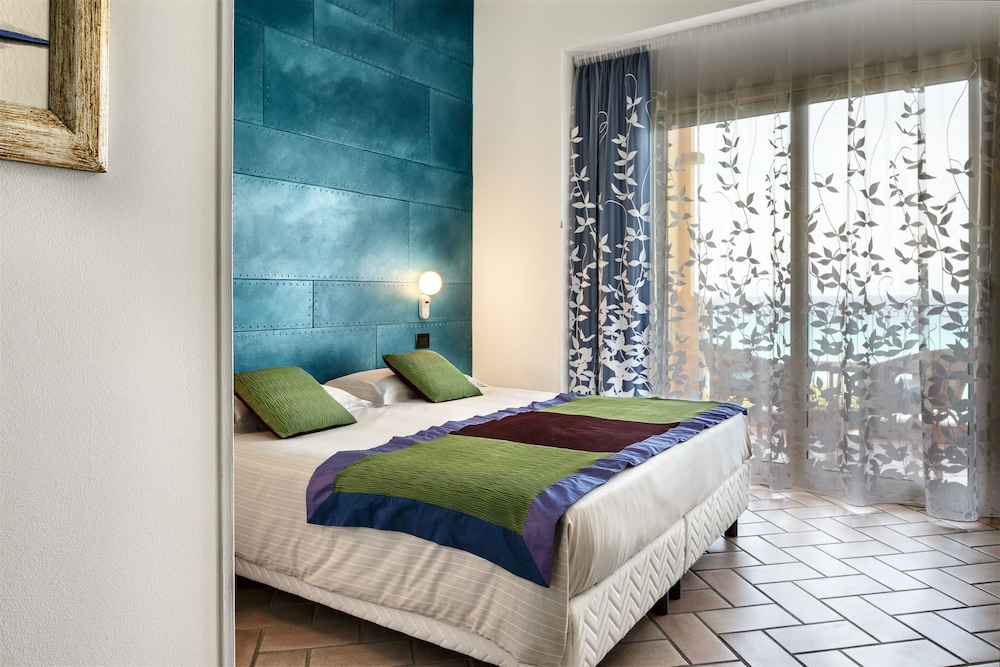 Hotel Stella Maris — Hotel rooms in Villasimius, Sardinia