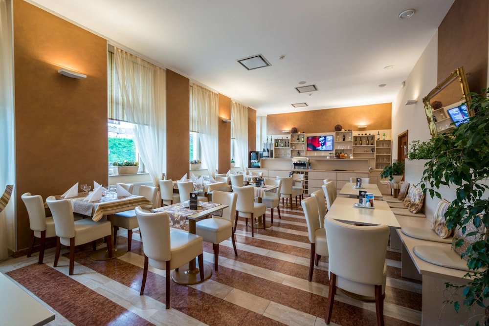 Prague Centre Plaza — Restaurant & bars in Prague, Prague