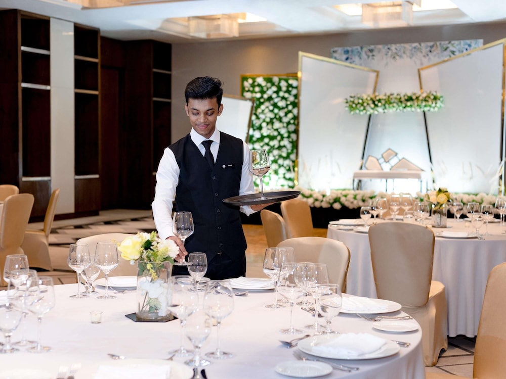 Pullman Dubai Creek City Centre — Restaurant & bars in Dubai
