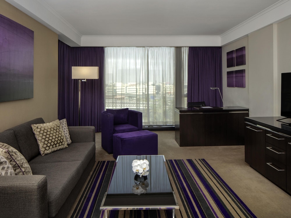 Pullman Dubai Creek City Centre — Hotel rooms in Dubai