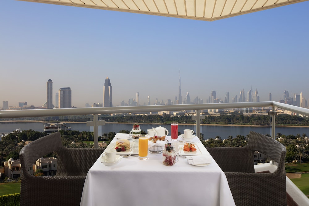 Pullman Dubai Creek City Centre — Restaurant & bars in Dubai