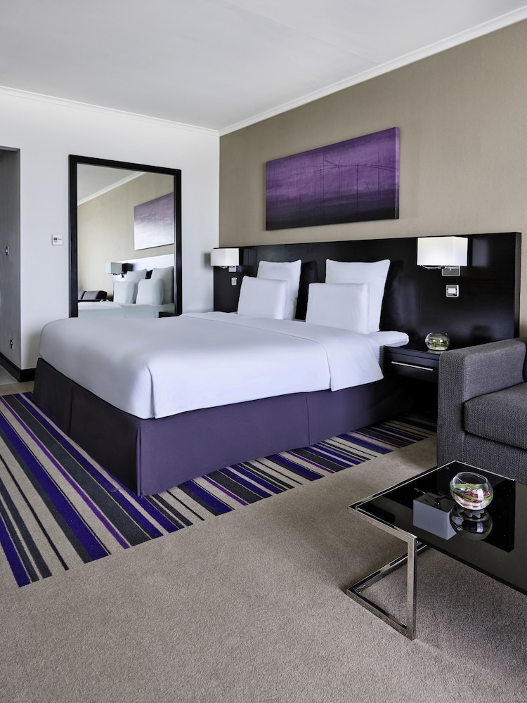 Pullman Dubai Creek City Centre — Hotel rooms in Dubai