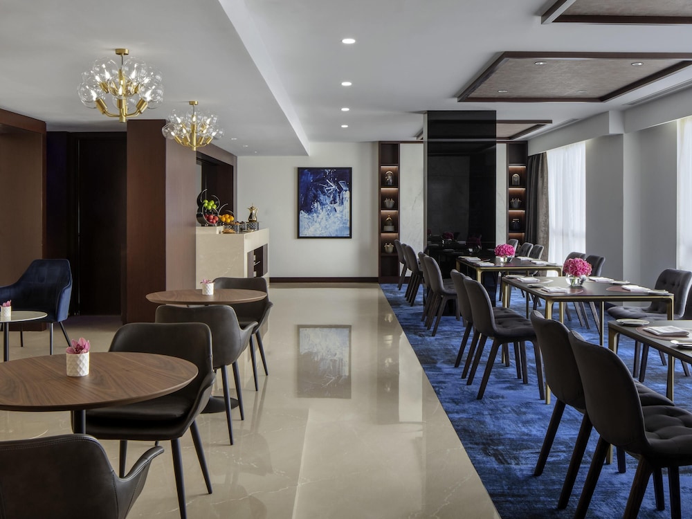 Pullman Dubai Creek City Centre — Restaurant & bars in Dubai