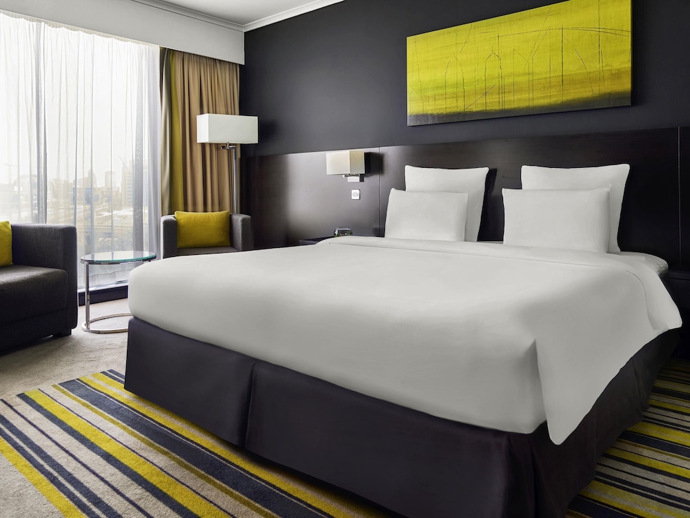 Pullman Dubai Creek City Centre — Hotel rooms in Dubai