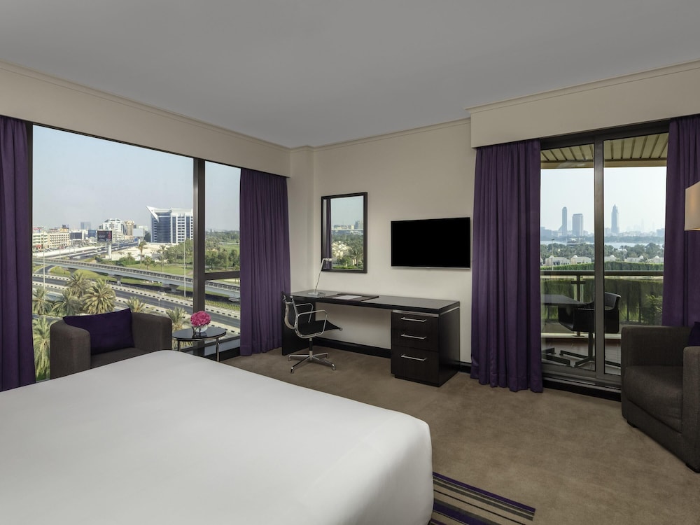 Pullman Dubai Creek City Centre — Hotel rooms in Dubai