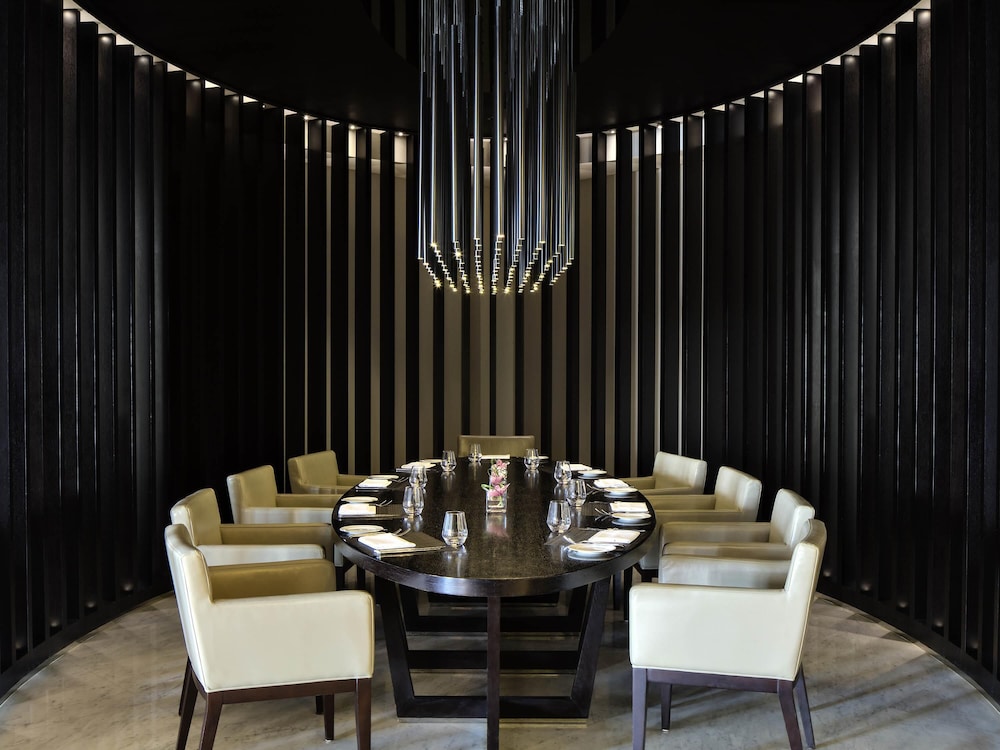 Pullman Dubai Creek City Centre — Restaurant & bars in Dubai