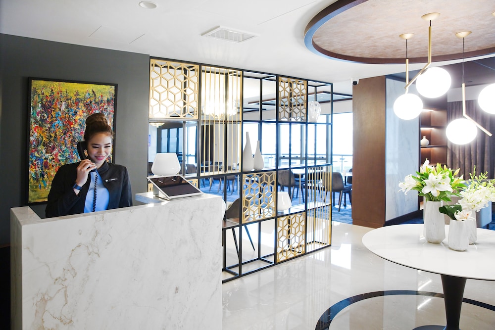 Pullman Dubai Creek City Centre — Restaurant & bars in Dubai