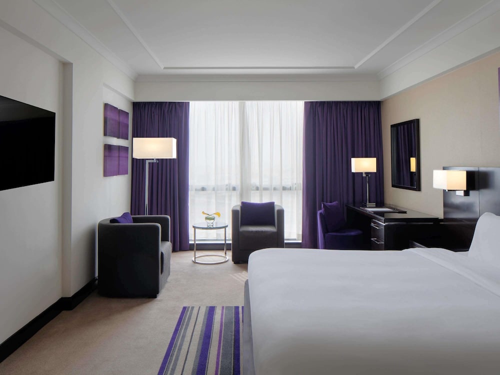 Pullman Dubai Creek City Centre — Hotel rooms in Dubai