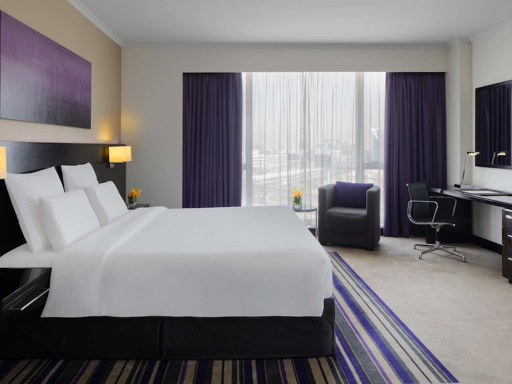 Pullman Dubai Creek City Centre — Hotel rooms in Dubai