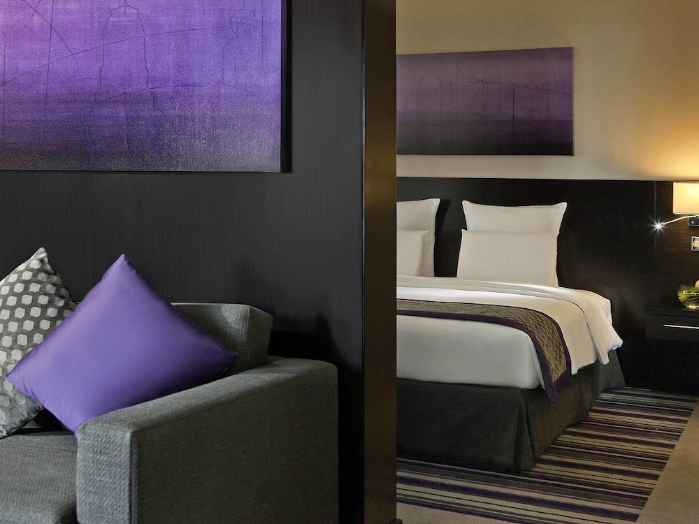 Pullman Dubai Creek City Centre — Hotel rooms in Dubai