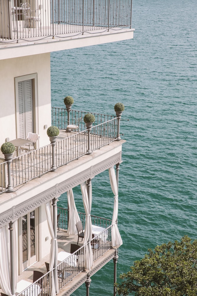 Hotel Villa Flori — Hotel building in Como, Lombardy