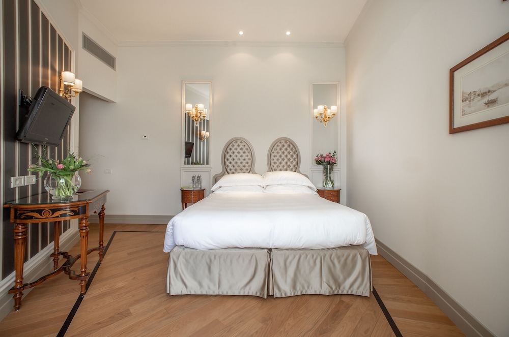 Hotel Villa Flori — Hotel rooms in Como, Lombardy