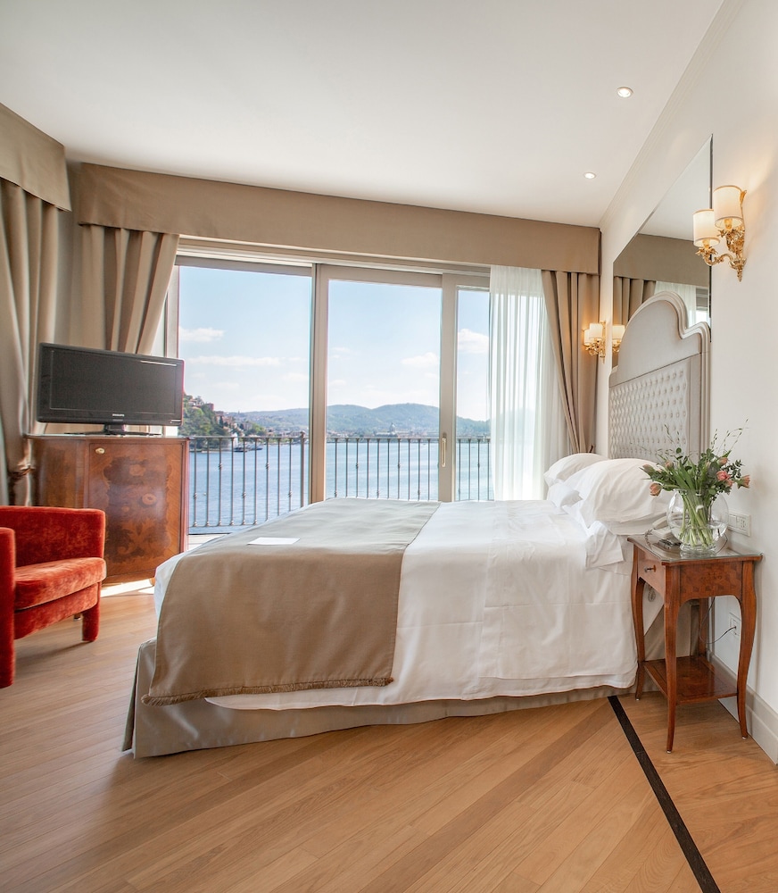Hotel Villa Flori — Hotel rooms in Como, Lombardy