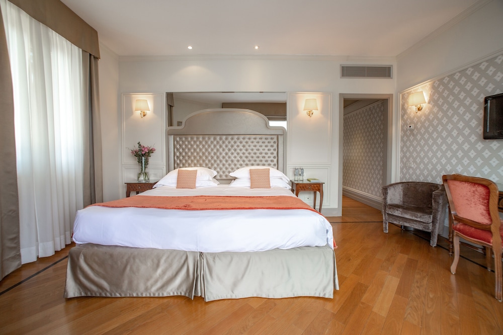 Hotel Villa Flori — Hotel rooms in Como, Lombardy