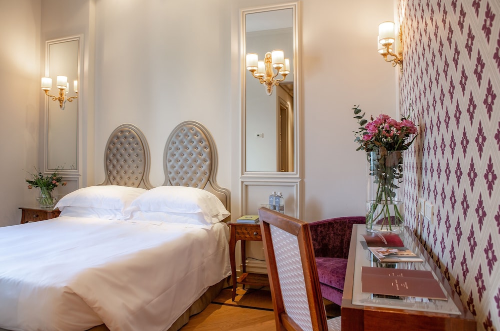 Hotel Villa Flori — Hotel rooms in Como, Lombardy