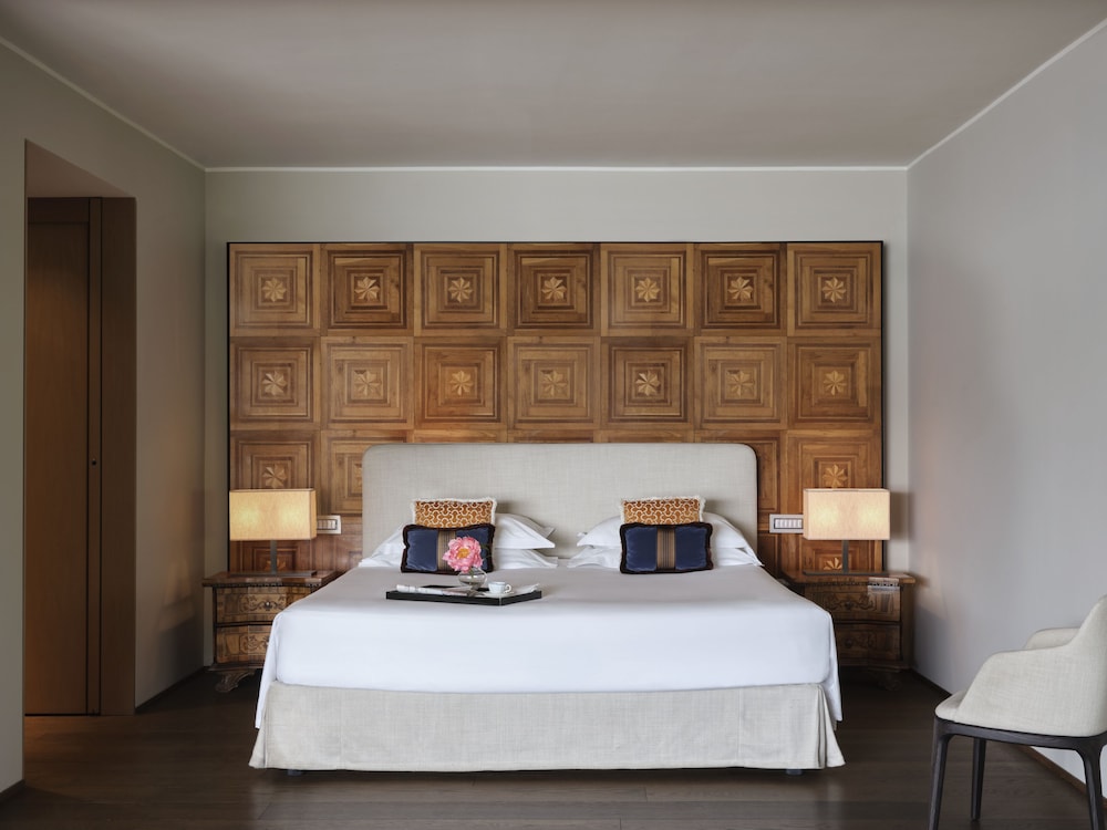Hotel Villa Flori — Hotel rooms in Como, Lombardy