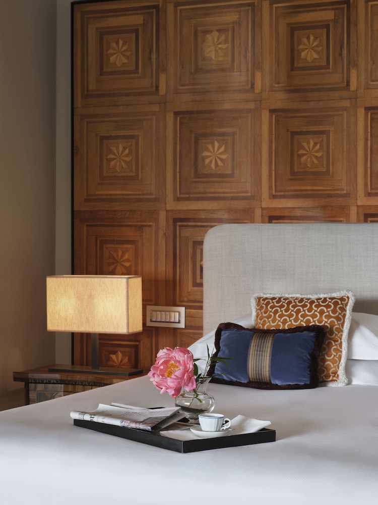 Hotel Villa Flori — Hotel rooms in Como, Lombardy