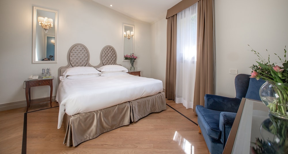 Hotel Villa Flori — Hotel rooms in Como, Lombardy