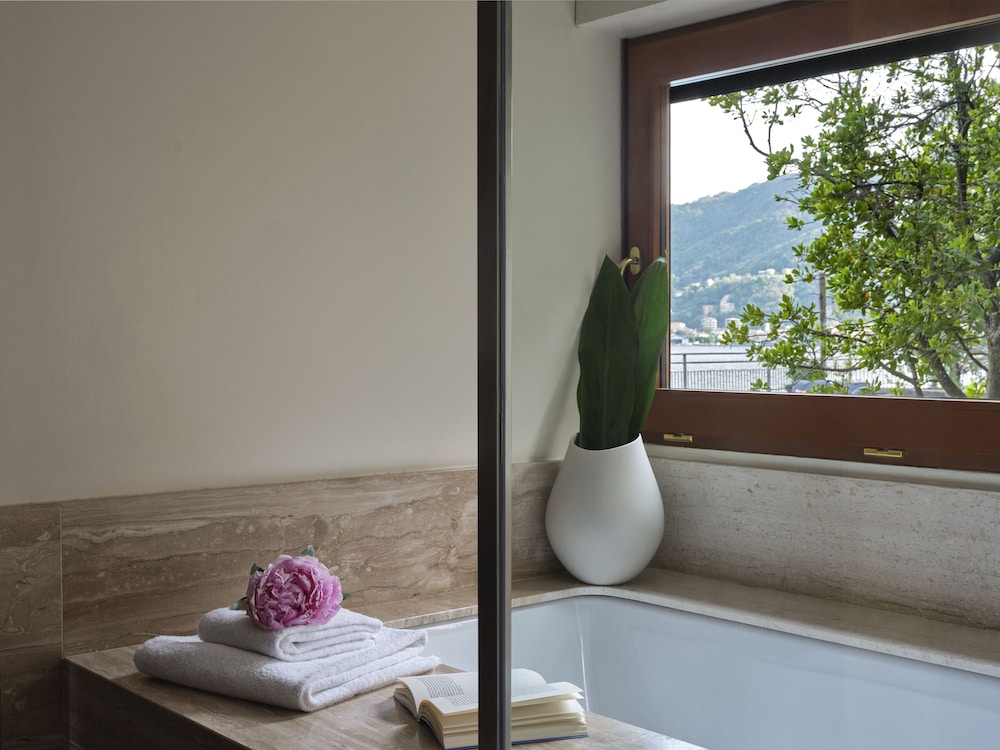 Hotel Villa Flori — Hotel rooms in Como, Lombardy