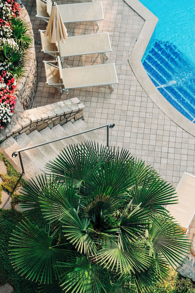 Hotel Villa Sofia — Swimming pool in Gardone Riviera, Lombardy