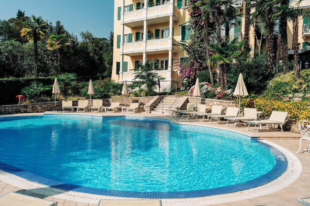 Hotel Villa Sofia — Swimming pool in Gardone Riviera, Lombardy