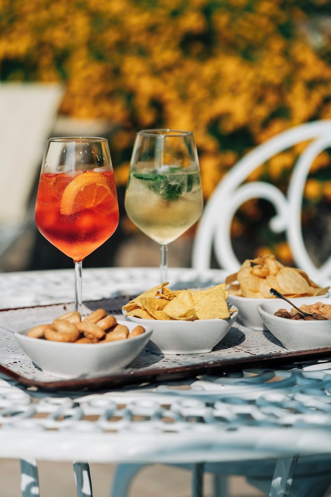 Hotel Villa Sofia — Restaurant & bars in Gardone Riviera, Lombardy