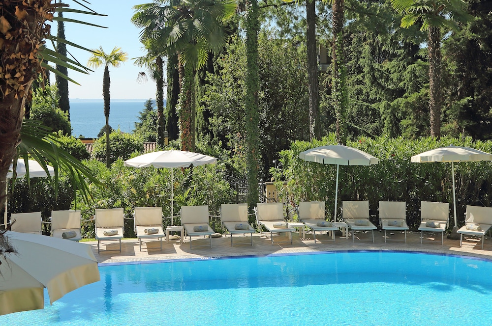 Hotel Villa Sofia — Swimming pool in Gardone Riviera, Lombardy