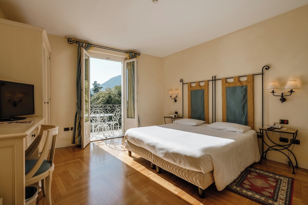Hotel Villa Sofia — Hotel rooms in Gardone Riviera, Lombardy