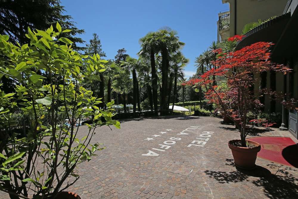 Hotel Villa Sofia — Hotel building in Gardone Riviera, Lombardy