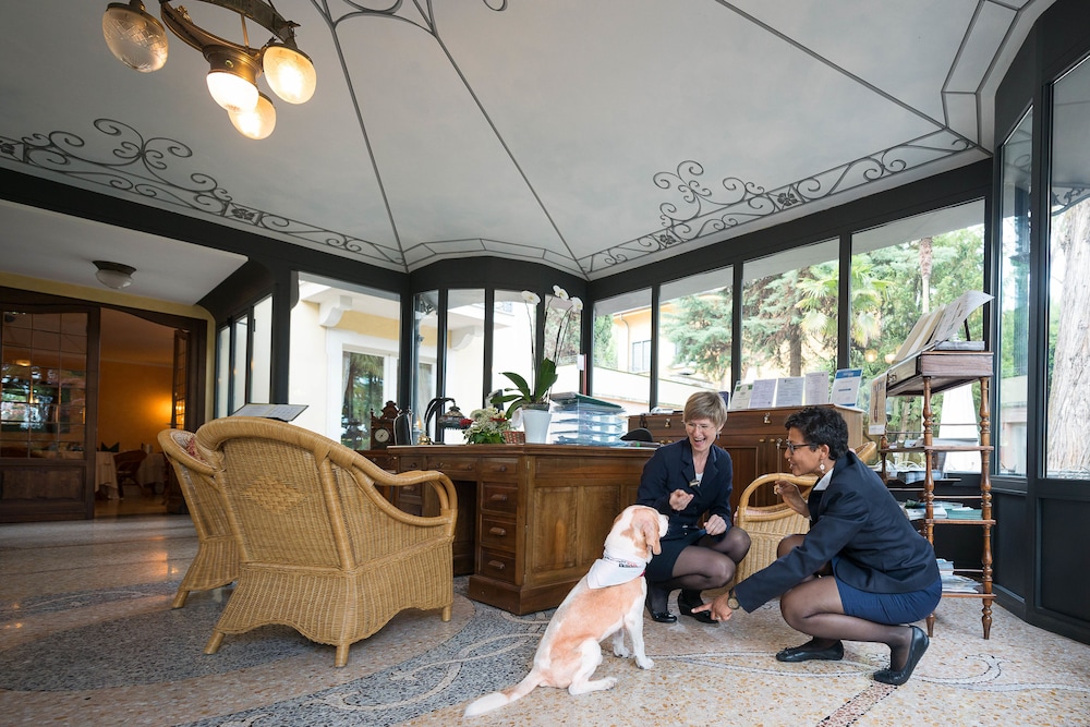 Hotel Villa Sofia — Hotel building in Gardone Riviera, Lombardy