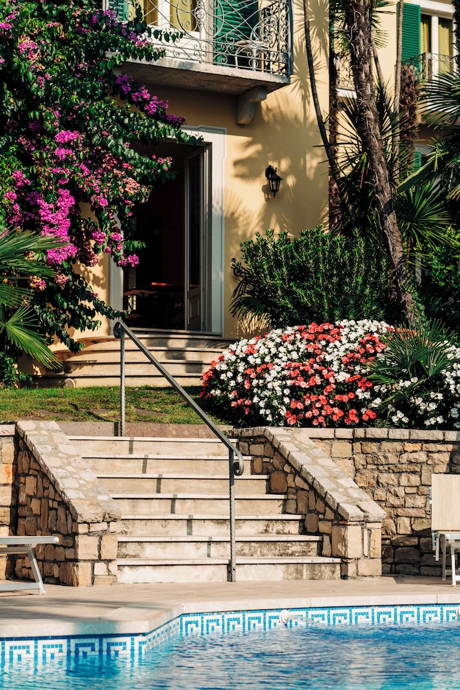 Hotel Villa Sofia — Hotel building in Gardone Riviera, Lombardy